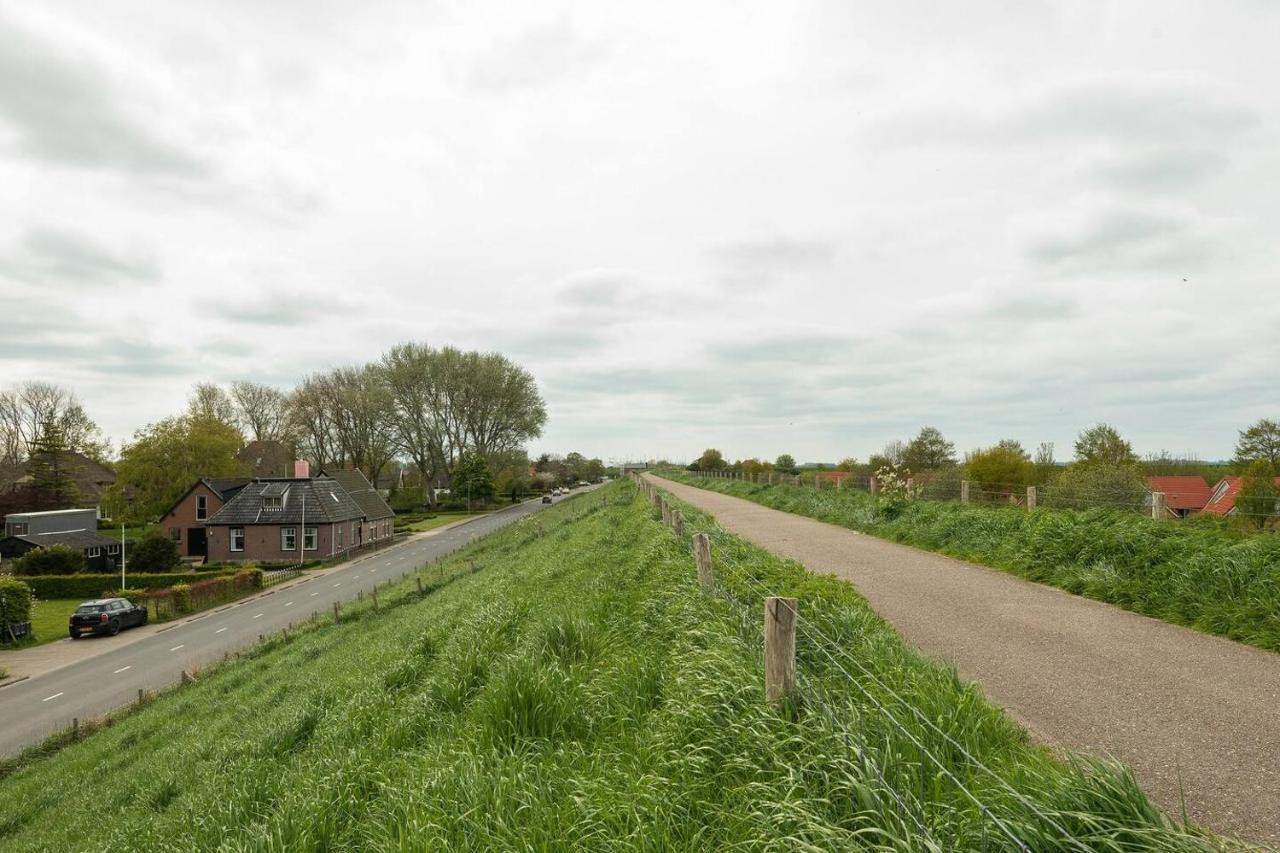Private Characteristic Farmhouse Near The Lake Andijk Luaran gambar